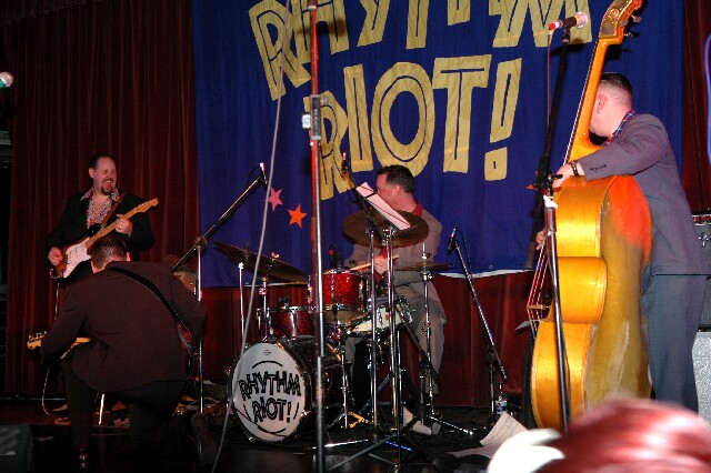 min 2007 11 24 riot 543